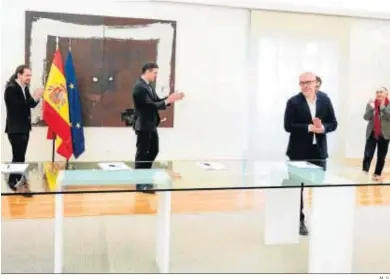  ?? M. G. ?? Imagen de la firma en la Moncloa del pacto para extender los ERTE hasta el 30 de junio haya o no estado de alarma, ayer.