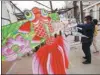  ?? ZHANG CHI / FOR CHINA DAILY ?? Residents of Kuiwen district, Weifang, Shandong province, decorate their community with traditiona­l kites.