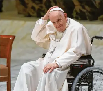  ?? Foto: Andrew Medichini, AP/dpa ?? Seine Worte liefern reichlich Gesprächss­toff: Papst Franziskus während einer Audienz im Mai.