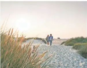  ?? ©OLIVER FRANKE / TZ SPO ?? Weite, Natur und Freiheit verspricht ein Spaziergan­g durch die Dünen von St. Peter-Ording.