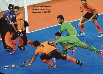  ??  ?? SKUAD hoki negara beraksi menentang Myanmar di KL2017.