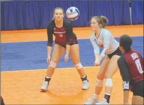  ?? The Sentinel-Record/Richard Rasmussen ?? DEFENSE: Henderson State libero Kenzie Thoman, right, returns the ball in front of Gigi Garramone (2) Friday during the opening set of the Reddies’ 3-1 win against Southweste­rn Oklahoma State in the semifinals of the GAC tournament at Bank OZK Arena.