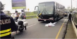  ?? ALONSO TENORIO ?? No dio ni tiempo de que llegara la Cruz Roja, el hombre murió al instante.