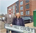  ?? JOEL MOORE ?? Daryl Mitchell and Vicki Holmes outside the new flats named after their late son