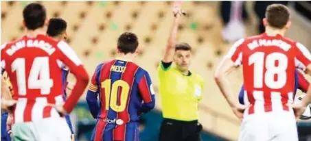  ??  ?? Lionel Messi (3rd left) received his first red card as Barcelona player on Sunday night