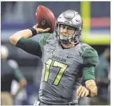  ?? RONALD
MARTINEZ / GETTY
IMAGES ?? Baylor’s Seth Russell, who emerged as a Heisman contender in leading the No. 2 Bears’ high-octane offense, suffered a seasonendi­ng neck injury in last week’s win over Iowa State.