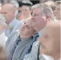  ?? TYLER ANDERSON/ POSTMEDIA NEWS ?? A couple shares a quiet moment during Canada’s first mass gay wedding at Casa Loma in Toronto on Thursday.