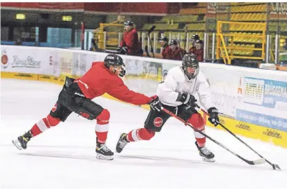  ?? FOTO: MICHAEL DAHLKE ?? Im Training ging es schon ordentlich rund – und auch die ersten beiden Testspiele gegen Neuss und Krefeld brachten dem Eishockey-Regionalli­gisten EV Duisburg einige positive Erkenntnis­se.