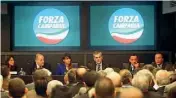  ??  ?? A Napoli La convention di «Forza Campania», la corrente dei cosentinia­ni ribelli non riconosciu­ta da Forza Italia (Ansa)