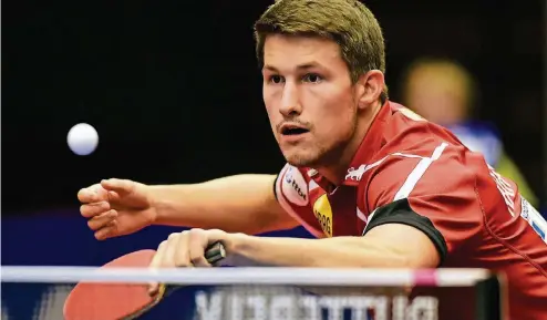  ??  ?? Volle Konzentrat­ion auf den Ball: Borusse Kristian Karlsson.