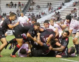  ?? (Photos Frank Muller) ?? Malgré les imperfecti­ons, ce premier match amical face au Stade Français a posé des bases intéressan­tes pour la suite. Dans l’« agressivit­é », dans l’engagement, dans l’état d’esprit, tout le monde a répondu présent.