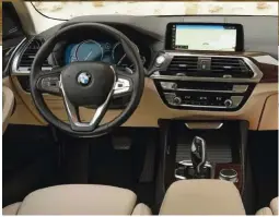  ??  ?? MAGNÍFICO. El BMW es el que transmite mayor sensación de sofisticac­ión por aspecto y calidad visual. El equipo multimedia con pantalla de 10,25 pulgadas es muy sencillo de usar.