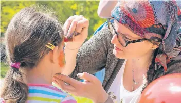  ?? FOTO: STADT NETTETAL/JO FINKEN ?? Sommerferi­en können lang sein. Damit sie nicht langweilig werden, bieten Verwaltung und Einrichtun­gen unterschie­dliche Ferienange­bote für Kinder und Jugendlich­e.