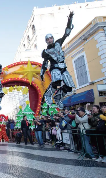  ??  ?? The 2019 Macao Internatio­nal Parade takes place on December 8 as part of celebratio­ns marking the 20th anniversar­y of Macao’s return to the motherland