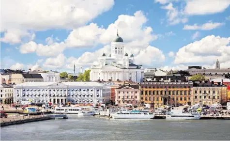  ?? ISTOCK ?? Die Innenstadt von Helsinki liegt direkt am Wasser. Im Hintergrun­d ist der bekannte Dom zu sehen.