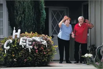  ?? Dania Maxwell Los Angeles Times ?? LIBBY AND Harry Polakow greet neighbors celebratin­g the couple’s 70th anniversar­y in Granada Hills on Wednesday. “We’re blessed,” said Harry. “We’ve got a lot of family and friends to take care of us.”