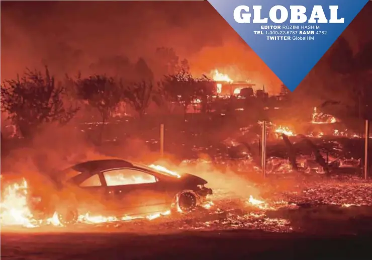  ??  ?? KEBAKARAN hutan Camp Fire ketika memusnahka­n bandar Paradise di California, sejak kelmarin. - AFP