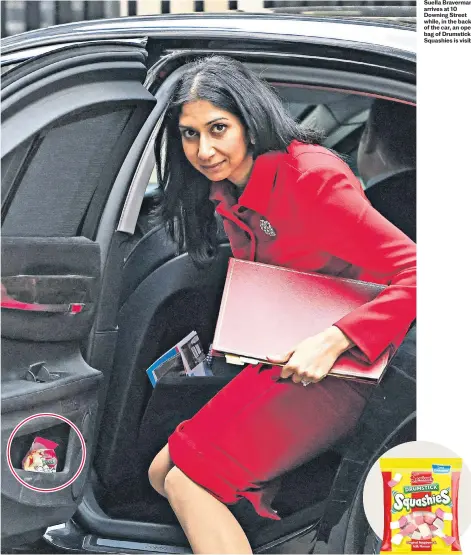  ?? ?? Suella Braverman arrives at 10 Downing Street while, in the back of the car, an open bag of Drumstick Squashies is visible