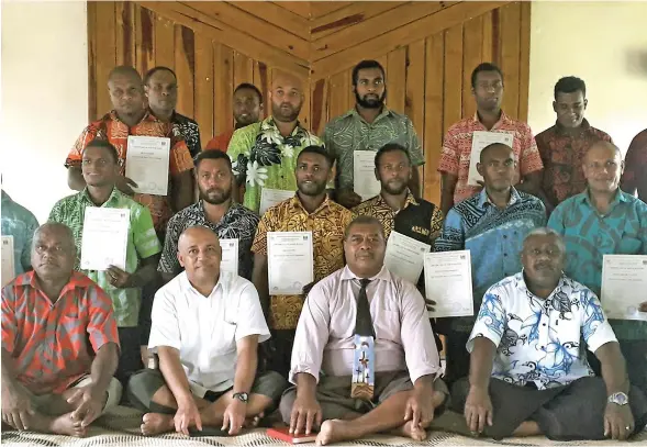  ?? Photo: ?? The Ovalau Returning Seasonal workers with the Permanent Secretary for Emplyoment, Productivi­ty and Industrial Osea Cawaru (seated, second from left) and officials.