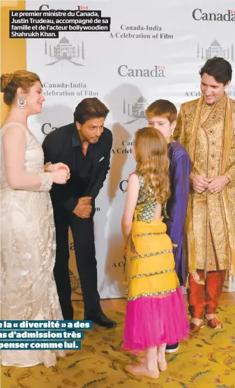  ??  ?? Le premier ministre du Canada, Justin Trudeau, accompagné de sa famille et de l’acteur bollywoodi­en Shahrukh Khan.