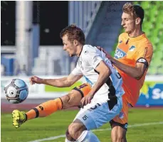  ?? ARCHIVFOTO: HORST HÖRGER ?? Zweifel bleiben an der neu gefundenen Regelung, hier kickt der SSV Ulm gegen die TSG Hoffenheim II.