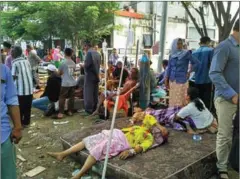  ?? ZIAN MUTTAQIEN/AFP ?? Hospital patients rest in the open following an earthquake in Pidie Jaya, Aceh province, on Wednesday.