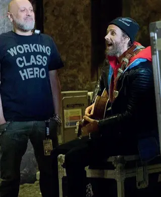  ??  ?? Coach
Luigi Vertaglio con Jovanotti che «in tour si occupa di tutto ciò che riguarda la band»