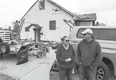  ?? PHOTOS BY KEITH KING/SPECIAL TO DETROIT FREE PRESS ?? Theresa and Steve Haske talk Sunday about the tornado that hit on Friday. On Saturday, 50 people showed up to help them start cleaning up after the storm destroyed their garage and sent its pieces into a neighbors yard.