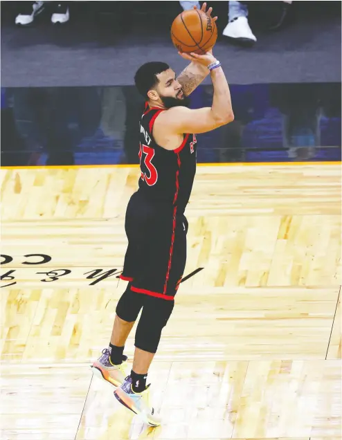  ?? KIM KLEMENT / USA TODAY SPORTS ?? Talk about hot, that’s exactly what Toronto’s Fred Vanvleet was on Tuesday night, as he makes a three-point basket
here on his way to a franchise-record 54-point game to lead the Raptors to a win over the Orlando Magic.