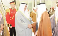  ??  ?? His Highness the Prime Minister Sheikh Jaber Al-Mubarak Al-Hamad Al-Hamad AlSabah bids farewell to Bahraini Crown Prince, Deputy Supreme Commander and First Deputy Prime Minister Prince Salman bin Hamad Al Khalifa.