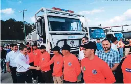  ?? FOTOS: EL HERALDO ?? El mandatario agradeció el trabajo que realizan los empleados de los nueve entes que dan vida al proyecto Agua en el Barrio.