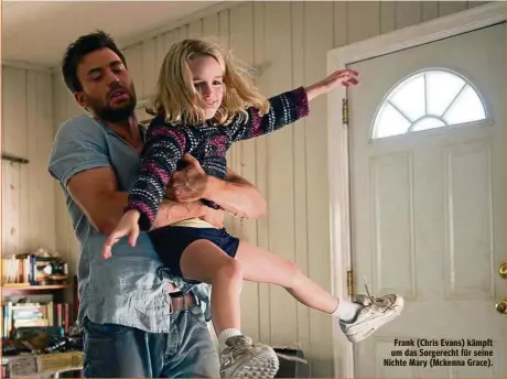  ??  ?? Frank (Chris Evans) kämpft um das Sorgerecht für seine Nichte Mary (Mckenna Grace).