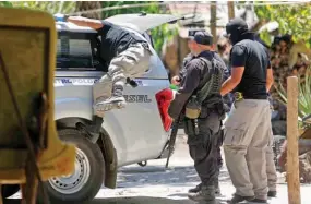  ??  ?? DURANTE ENERO Y FEBRERO, EN APOPA OCURRIERON 18 MUERTES POR VIOLENCIA. AUTORIDADE­S DICEN QUE SE TRATA DE GUERRA ENTRE PANDILLAS.