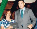  ?? PHOTO EDITOR NORMAN GRINDLEY/CHIEF ?? Prime Minister Andrew Holness (right) presents a congratula­tory card to Gwyneth Anderson, one of five architects who was shortliste­d at the opening of the Houses of Parliament Design Exhibition at the Jamaica Conference Centre on Wednesday.