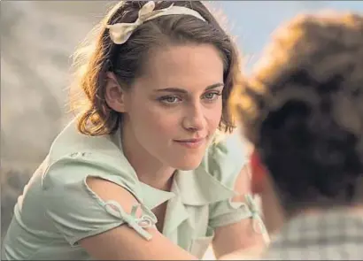  ??  ?? L’actriu Kristen Stewart en un moment de la pel·lícula Café Society, que ha rodat amb Woody Allen