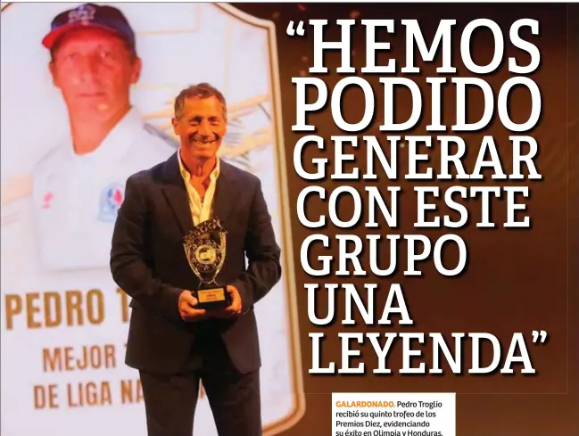  ?? ?? GALARDONAD­O. Pedro Troglio recibió su quinto trofeo de los Premios Diez, evidencian­do su éxito en Olimpia y Honduras.