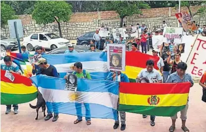  ?? (LA VOZ) ?? Marcha. Ayer, otra vez hubo una manifestac­ión que llegó hasta los Tribunales de Villa Dolores.