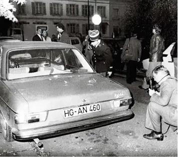  ??  ?? Im Kofferraum dieses grünen Audi 100 wurde die Leiche von Hans Martin Schleyer gefunden. Der Arbeitgebe­rpräsident war 43 Tage zuvor entführt worden. Die RAF wollte damit die Freilassun­g von Terroriste­n erpressen.