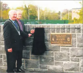  ?? ?? At the naming of the Ploemeur Bridge, ‘Friendship Bridge’, leading to the Mill Island car park in Fermoy, Town Mayor John Murphy unveils the plaque with John Guinevan in May 2001.