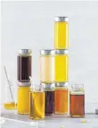  ?? FOTO: WOLFGANG HUMMER/BRANDSTÄTT­ER VERLAG/ DPA ?? Je nach Herkunft und Jahreszeit gibt es Honig in verschiede­nen Farben und Geschmäcke­rn.