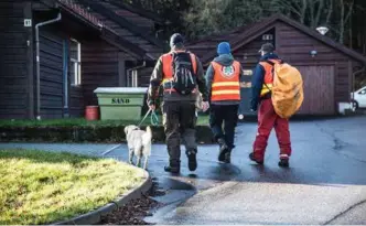  ??  ?? Mannskap fra Rovernes Beredskaps­styrke i gang med søk på Eg.