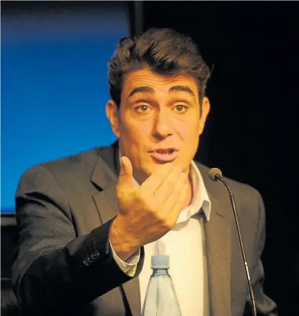  ??  ?? Análisis. El secretario de Energía, Javier Iguacel, estudia pesificar los contratos en el sector del gas.