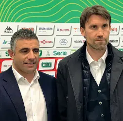  ??  ?? Promossi La presentazi­one di Matteo Centurioni come allenatore della prima squadra di Padova: a sinistra nella foto, il vice Massimilia­no Esposito