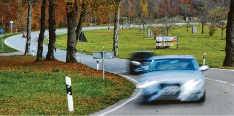  ?? Foto: Marcus Merk ?? Die Staatsstra­ße 2036 soll ausgebaut werden. So soll unter anderem im Bereich Peterhof die geschwunge­ne Kurve entschärft werden.