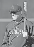  ?? CHARLIE RIEDEL/ AP ?? Padres manager Bob Melvin watches spring training practice Saturday.