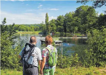  ?? FOTO: DIETER EGE/STADTVERWA­LTUNG ?? Der Zellersee wird von allen Altersgrup­pen in Bad Schussenri­ed rege genutzt.