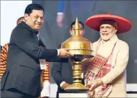  ?? PTI PHOTO ?? Assam chief minister Sarbananda Sonowal (left) felicitate­s Prime Minister Narendra Modi during the inaugurati­on of the Global Investors Summit in Guwahati on Saturday.