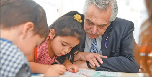  ?? FOTOS: PRESIDENCI­A ?? SALIDA. El Presidente inauguró este viernes un Centro de Desarrollo Infantil en Pilar junto a Katopodis, Tolosa Paz y Achával.