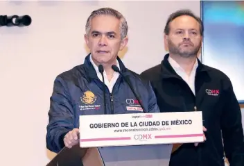  ??  ?? Miguel Ángel Mancera argumentó que cuando no se comprende el mecanismo financiero que se aplicará al plan para construir la planta se puede crear una falsa concepción de lo que se está haciendo para pagar la edificació­n.