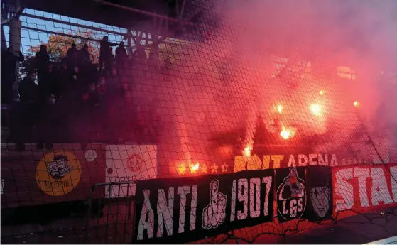  ?? FOTO: MIKKO STIG/LEHTIKUVA ?? ■
Varje match utan publik kostar HIFK tiotusenta­ls euro.